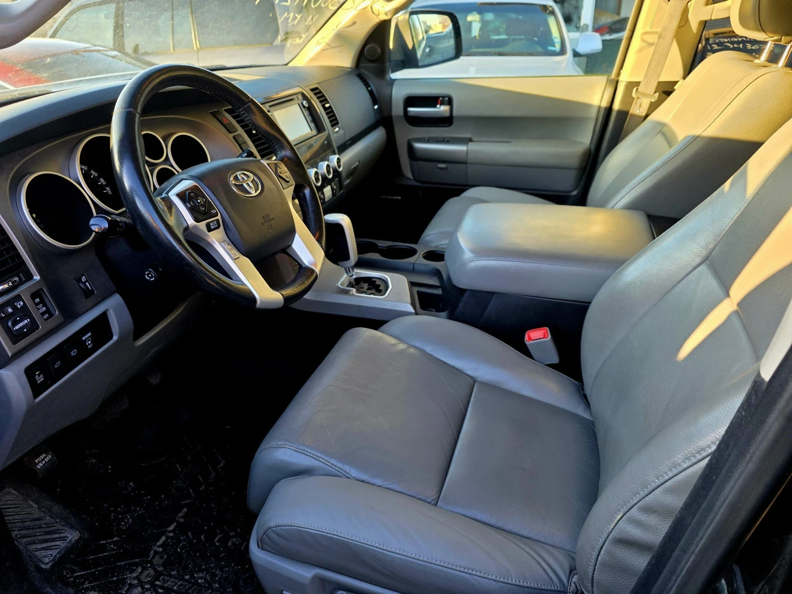 Toyota Sequoia 5.7 LIMITED 7+ 1 ����� | Mobile.bg � ����������� 8
