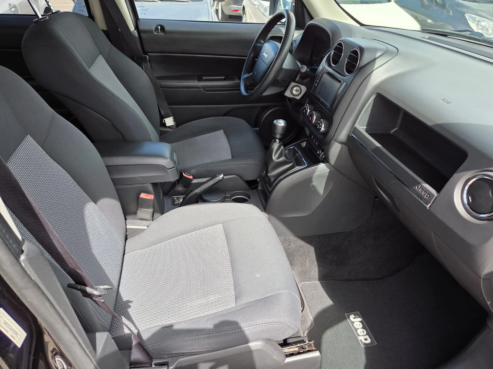 Jeep Patriot 2.2 CRD, снимка 9 - Автомобили и джипове - 54616118