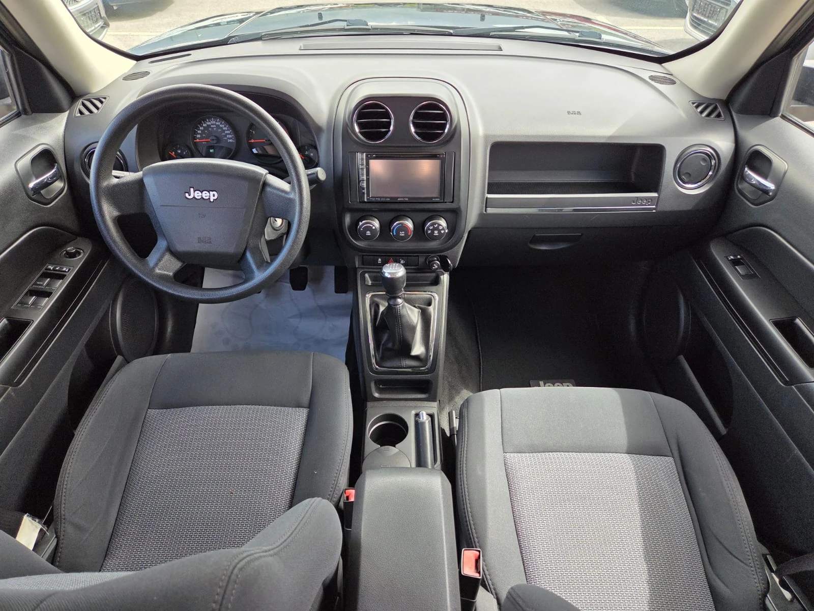 Jeep Patriot 2.2 CRD, снимка 8 - Автомобили и джипове - 54616118