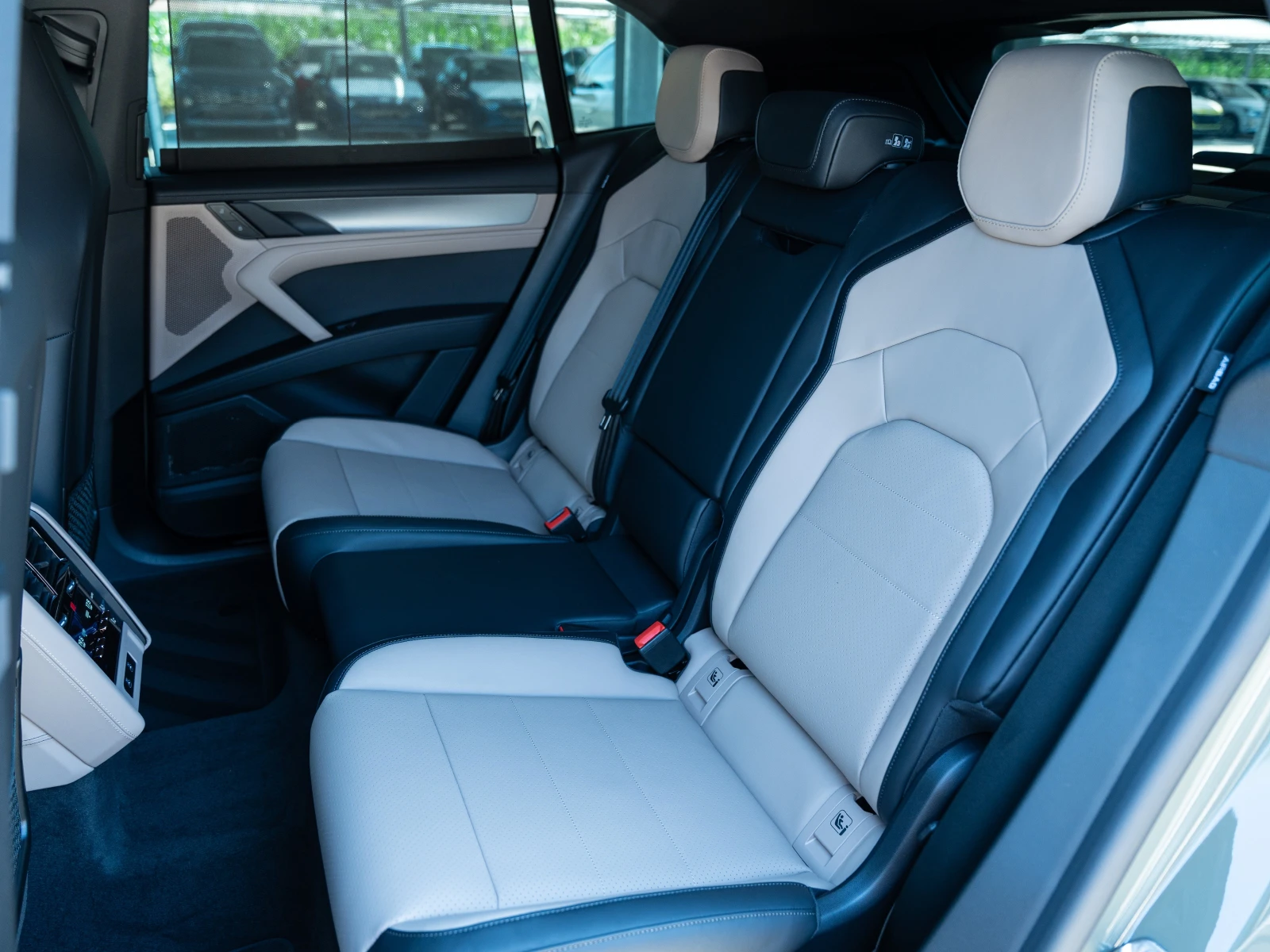 Porsche Cayenne Electric, снимка 14 - Автомобили и джипове - 55120743