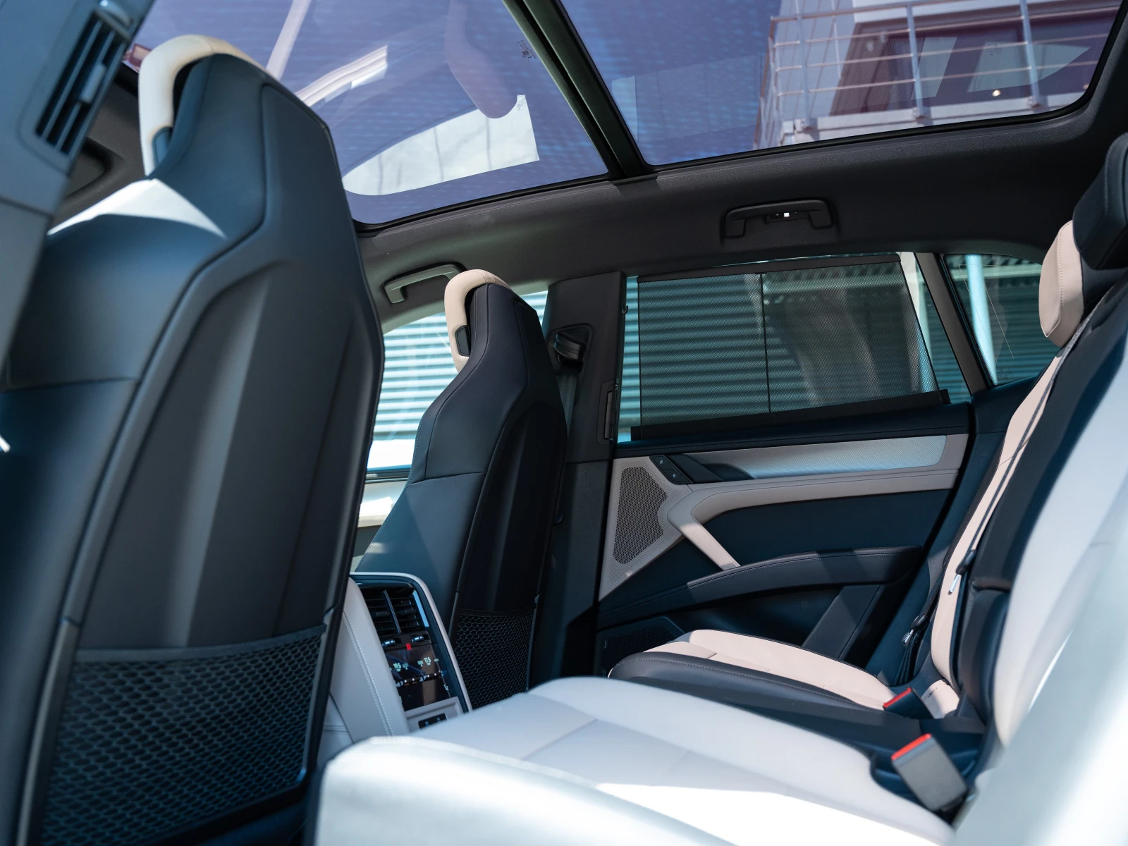 Porsche Cayenne Electric, снимка 16 - Автомобили и джипове - 55120743