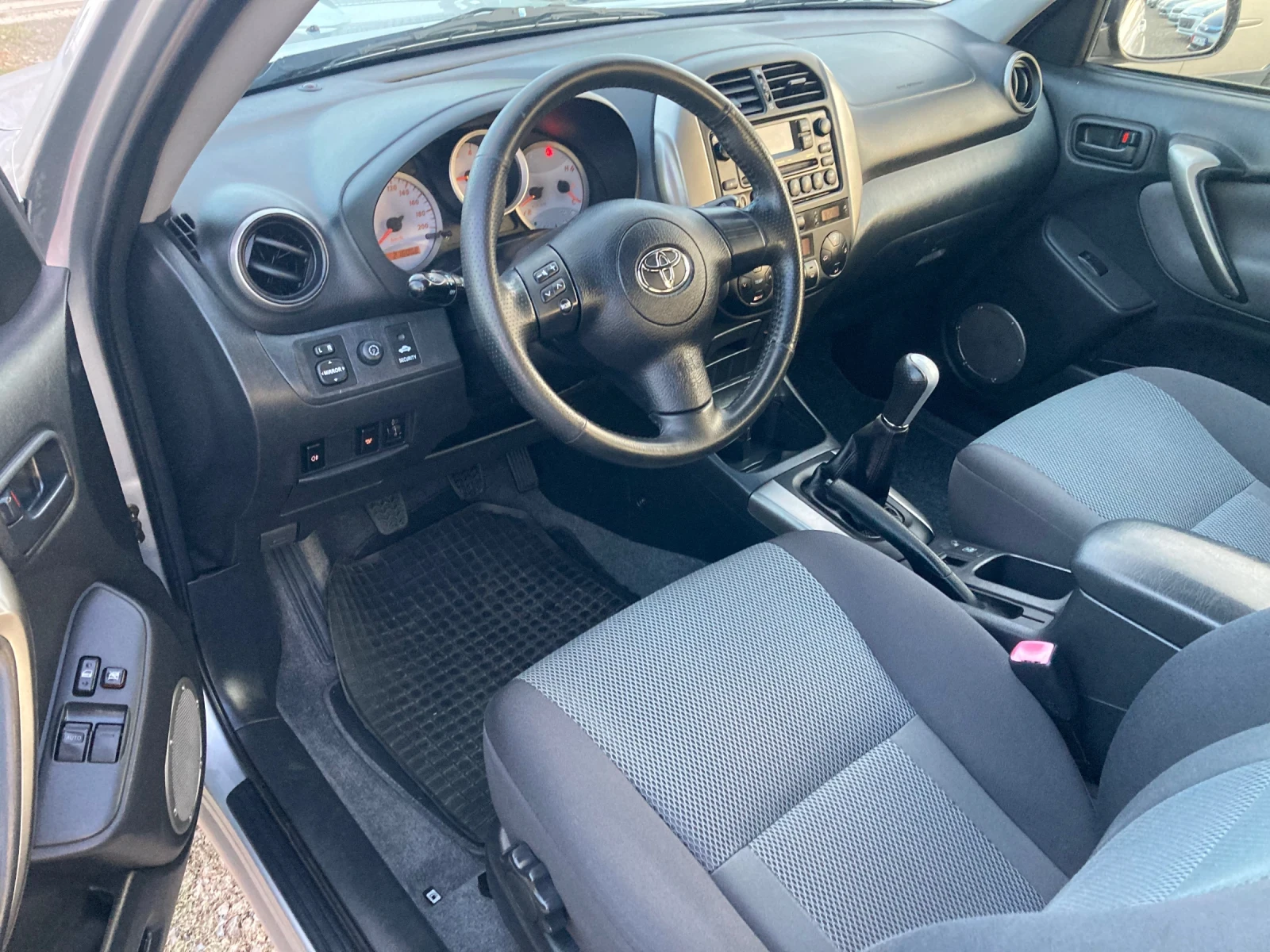 Toyota Rav4 2.0D4D, снимка 5 - Автомобили и джипове - 55935292