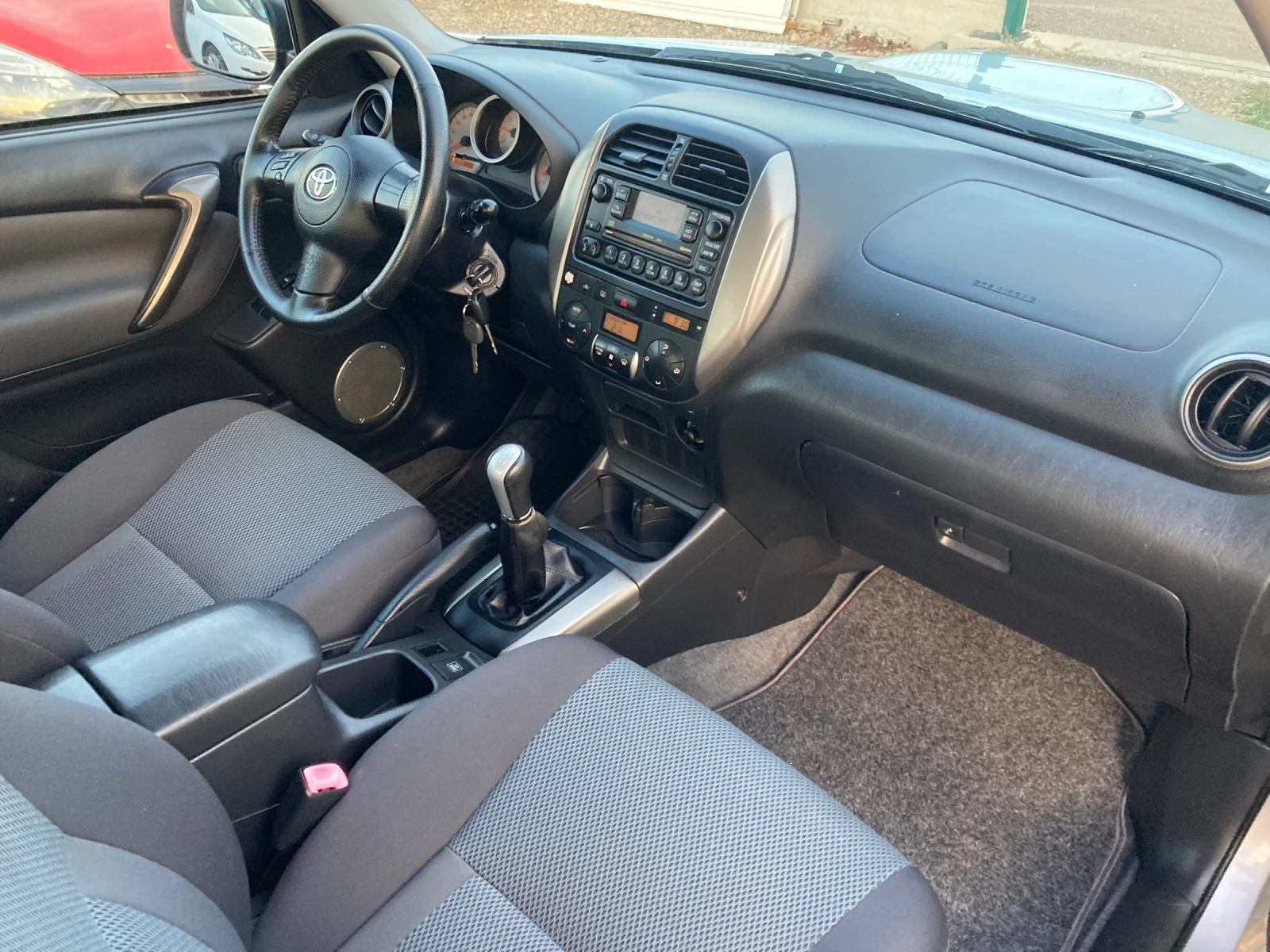 Toyota Rav4 2.0D4D, снимка 10 - Автомобили и джипове - 55935292