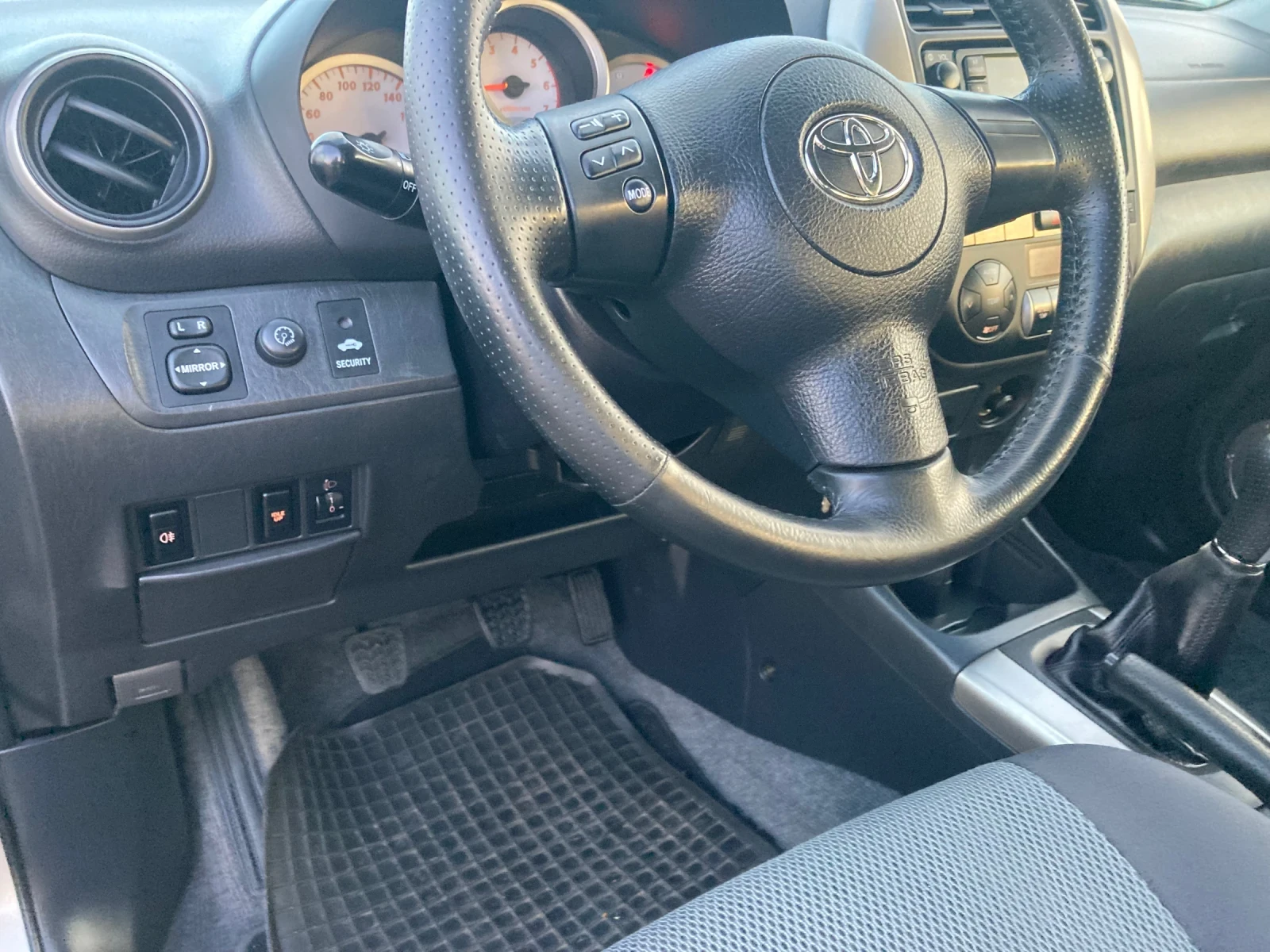 Toyota Rav4 2.0D4D, снимка 6 - Автомобили и джипове - 55935292