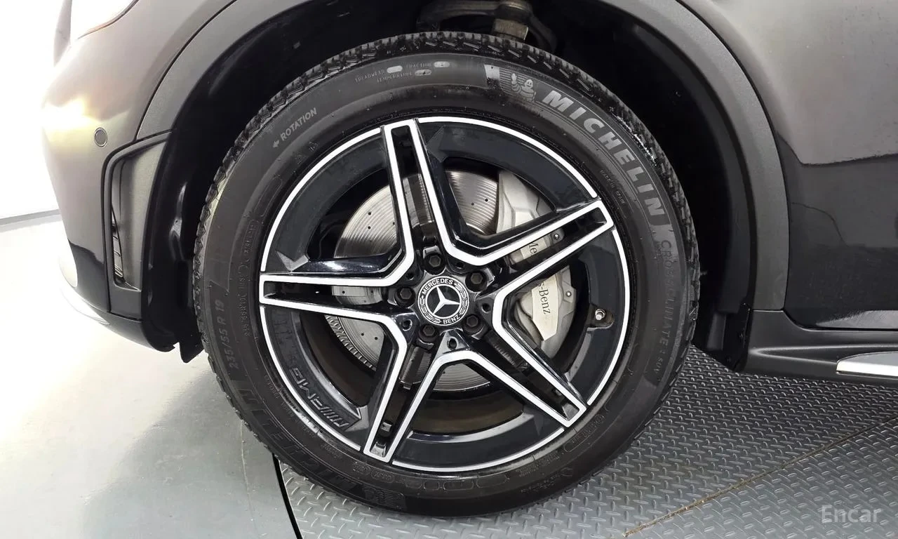Mercedes-Benz GLC 300 4MATIC/Premium Coupe/ДИСТРОНИК/ДИГ.КМ./ОБДУХ/, снимка 5 - Автомобили и джипове - 56020372