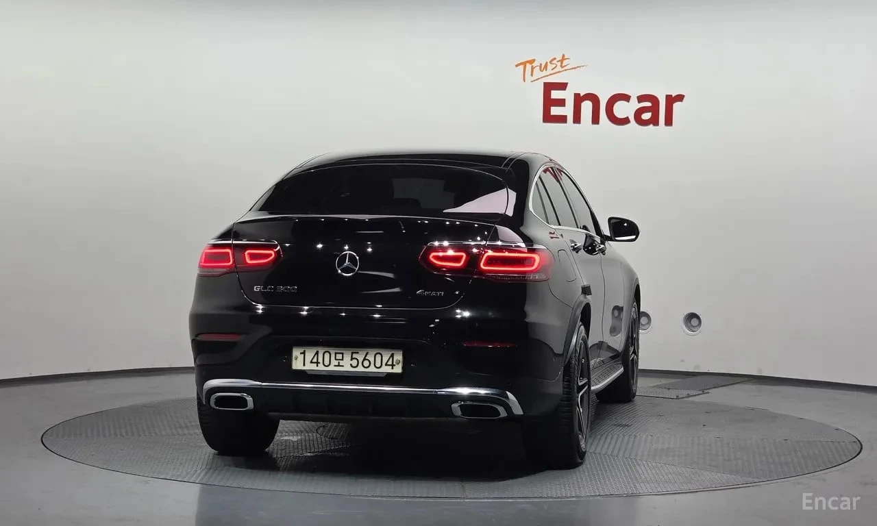 Mercedes-Benz GLC 300 4MATIC/Premium Coupe/ДИСТРОНИК/ДИГ.КМ./ОБДУХ/, снимка 4 - Автомобили и джипове - 56020372
