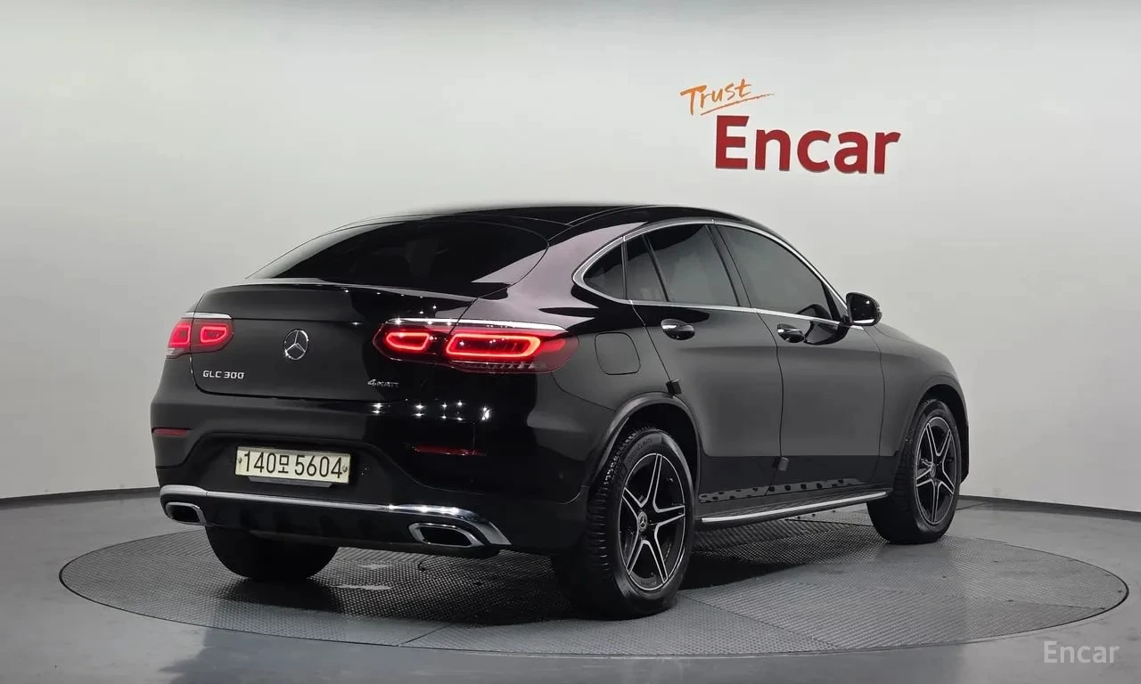 Mercedes-Benz GLC 300 4MATIC/Premium Coupe/ДИСТРОНИК/ДИГ.КМ./ОБДУХ/, снимка 2 - Автомобили и джипове - 56020372
