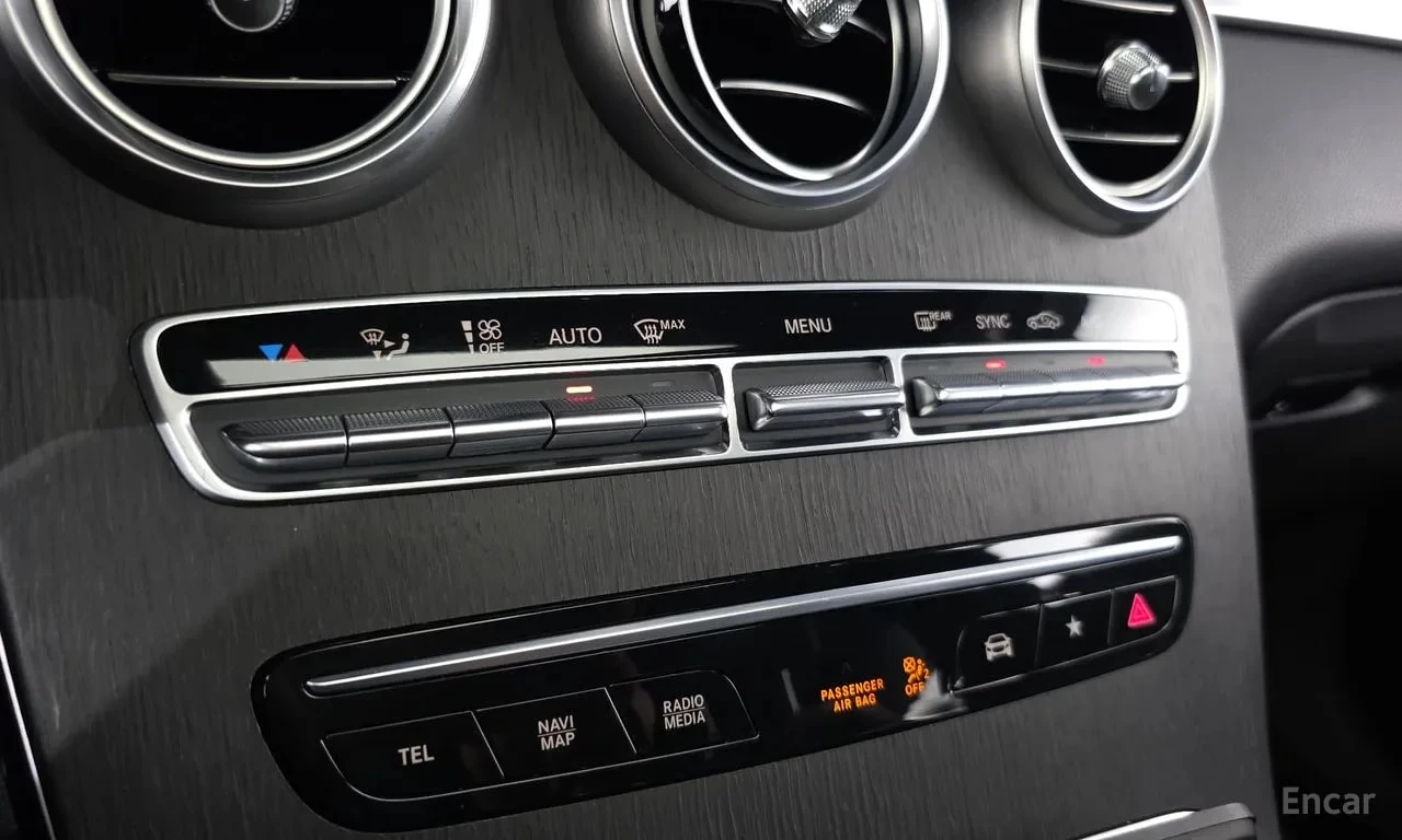 Mercedes-Benz GLC 300 4MATIC/Premium Coupe/ДИСТРОНИК/ДИГ.КМ./ОБДУХ/, снимка 16 - Автомобили и джипове - 56020372