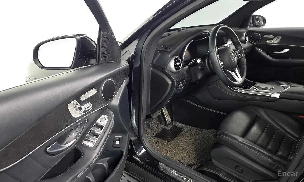 Mercedes-Benz GLC 300 4MATIC/Premium Coupe/ДИСТРОНИК/ДИГ.КМ./ОБДУХ/, снимка 10 - Автомобили и джипове - 56020372