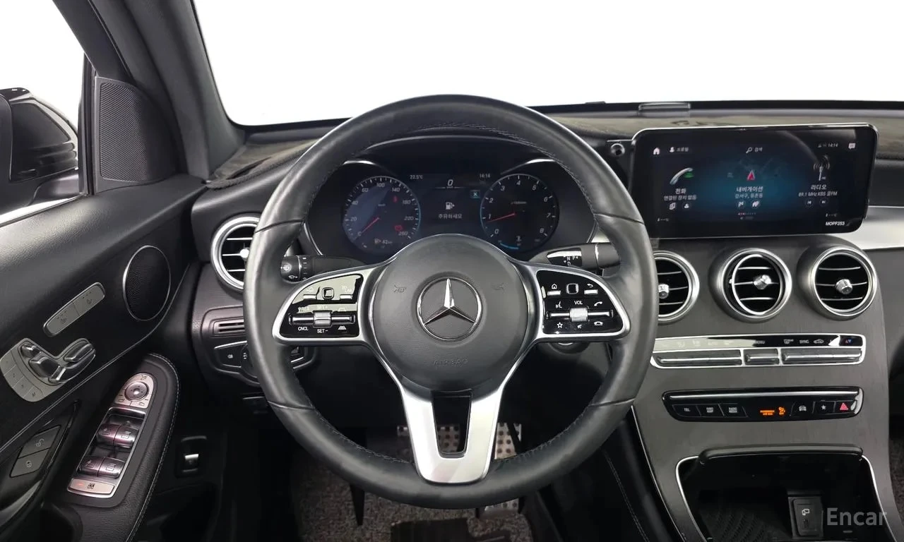 Mercedes-Benz GLC 300 4MATIC/Premium Coupe/ДИСТРОНИК/ДИГ.КМ./ОБДУХ/, снимка 13 - Автомобили и джипове - 56020372