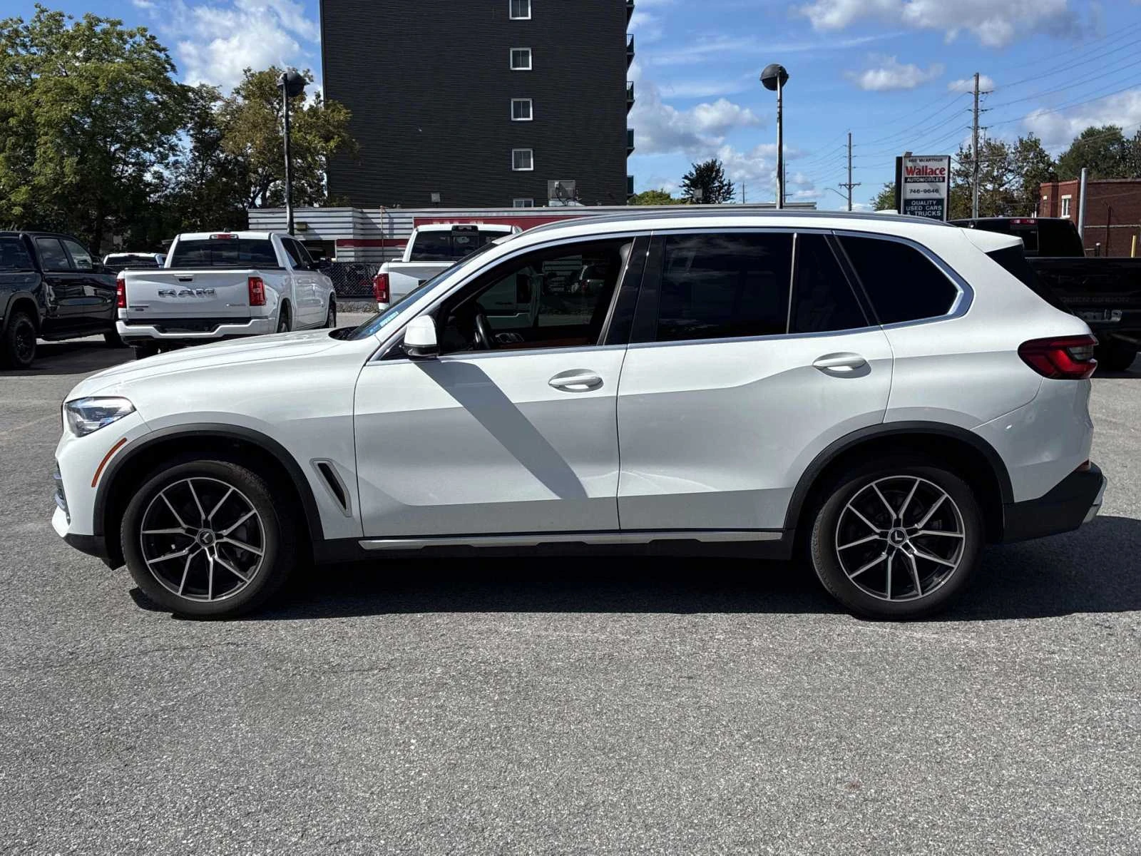 BMW X5 Harman Kardon* Head-Up* 360 & Parking Assist, снимка 3 - Автомобили и джипове - 56058461