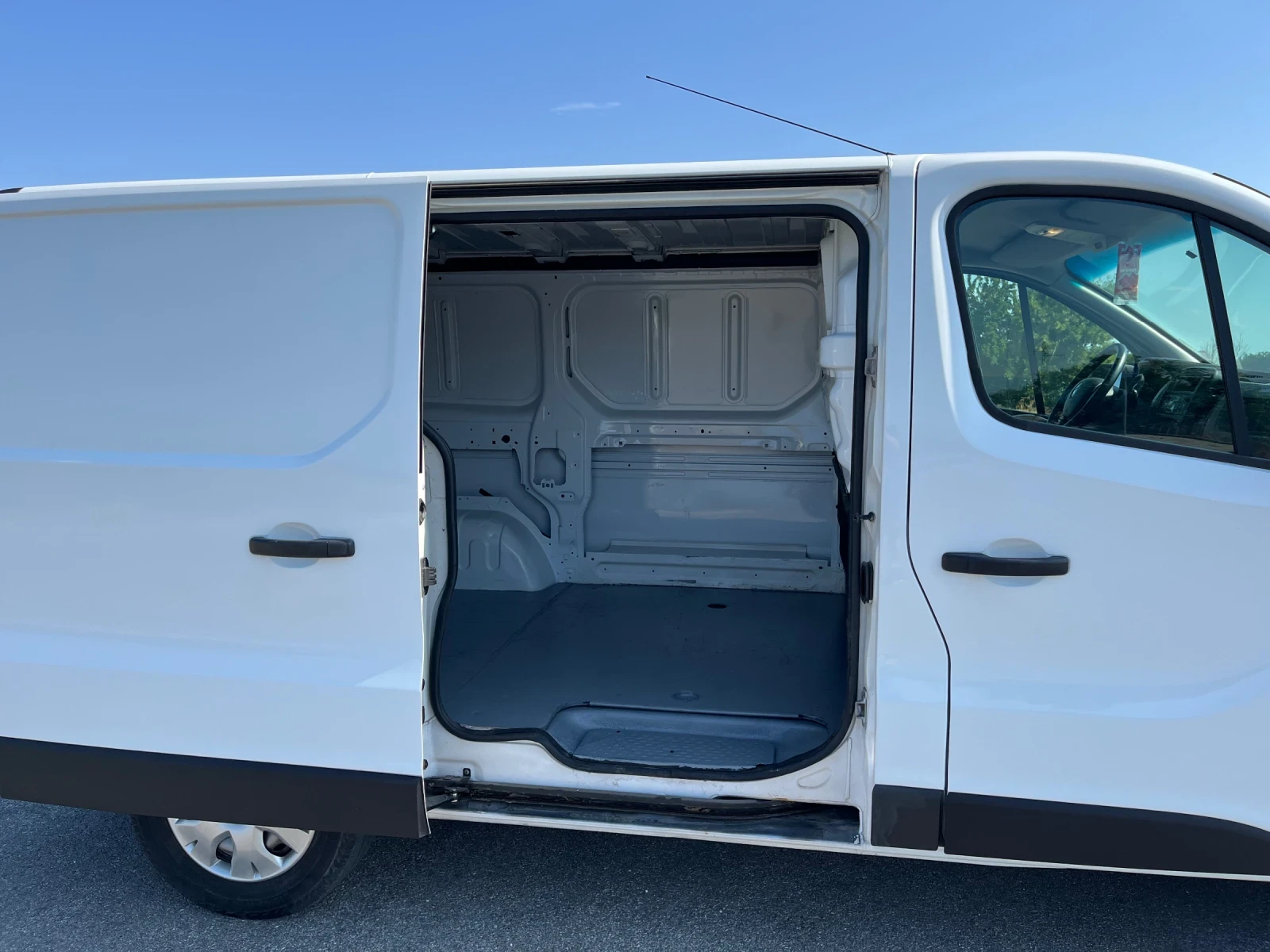 Renault Trafic 3 ОТЛИЧЕН ЕВРО 6В 1.6ТД 125KC КЛИМА* РЕГ ОБСЛ, снимка 10 - Бусове и автобуси - 55466977
