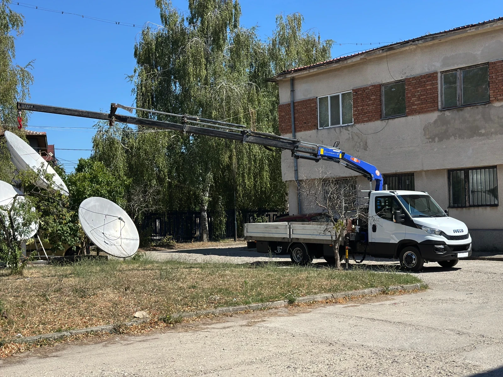 Iveco 35c15 Бордови + Кран  PM 6 14, 5 метра, N1, Клима, Като  - изображение 2