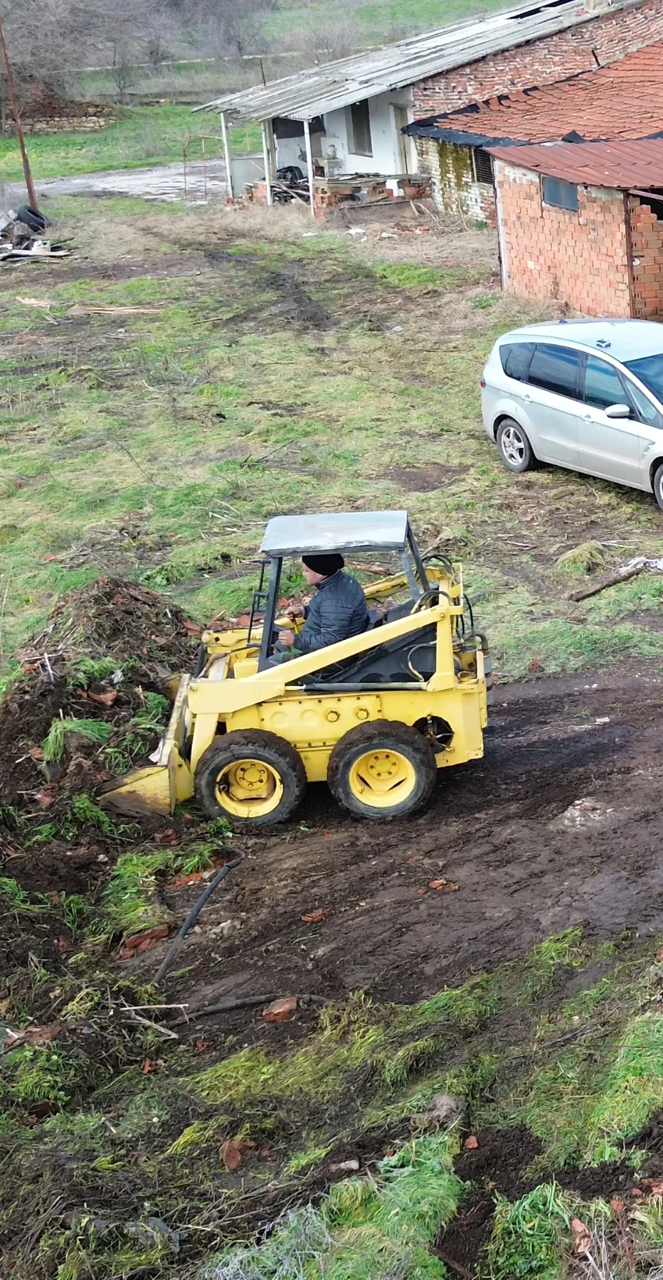 Мини челни товарачи Bobcat 611 - изображение 3