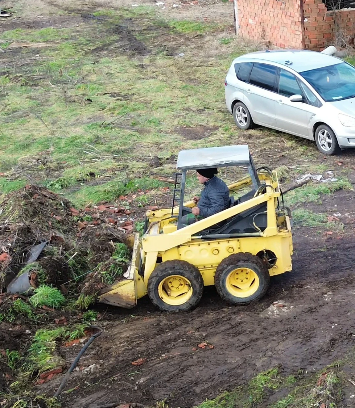 Мини челни товарачи Bobcat 611 - изображение 2