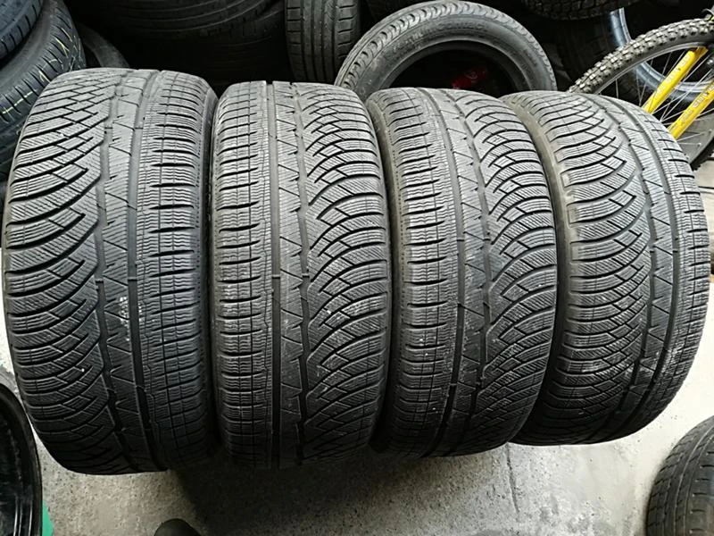 Гуми Зимни 245/50R18, снимка 1 - Гуми и джанти - 23688795