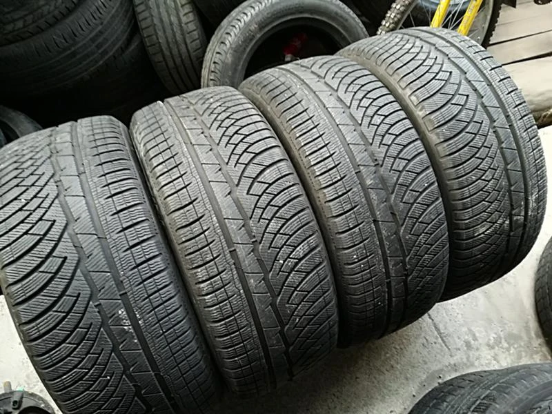 Гуми Зимни 245/50R18, снимка 2 - Гуми и джанти - 23688795