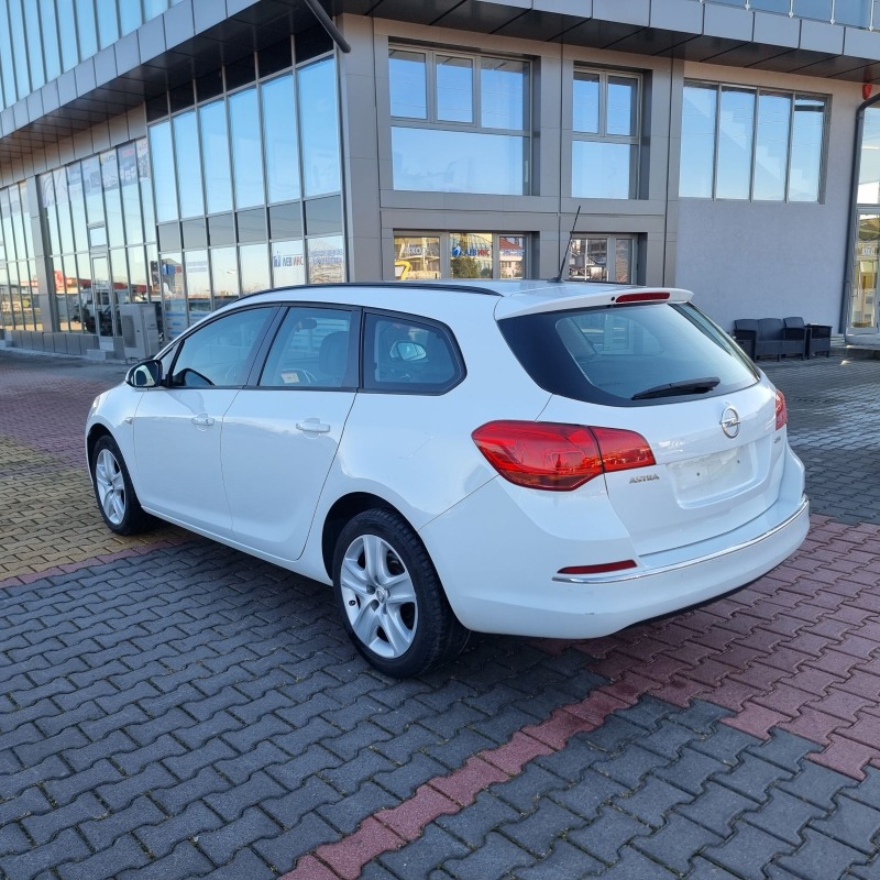 Opel Astra 1.6 CDTI , снимка 3 - Автомобили и джипове - 43559612