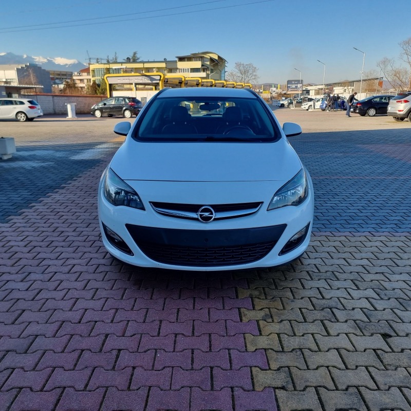 Opel Astra 1.6 CDTI , снимка 8 - Автомобили и джипове - 43559612