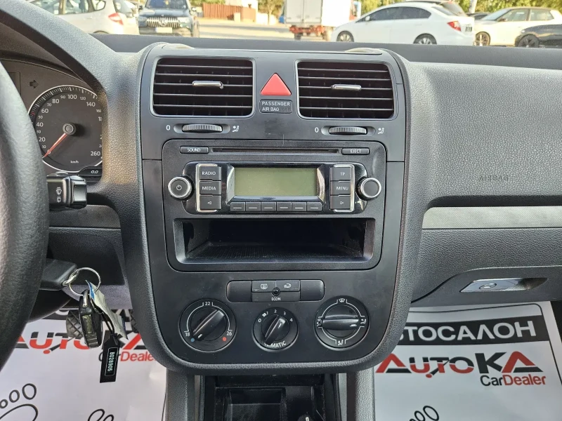 VW Golf 1.6i-102кс= ГАЗ* BRC* = ОБСЛУЖЕН= КЛИМАТИК , снимка 16 - Автомобили и джипове - 50853982