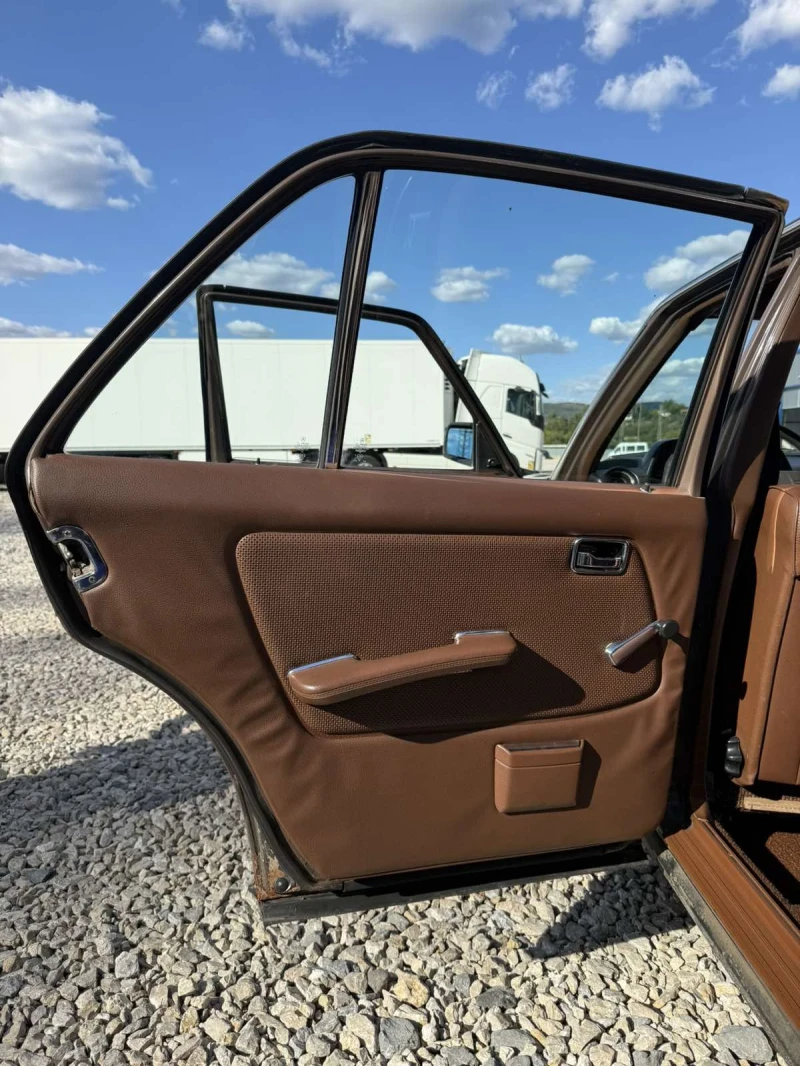 Mercedes-Benz 123 240D, снимка 16 - Автомобили и джипове - 51969905