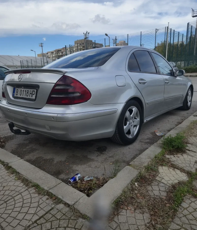 Mercedes-Benz E 270 Avangarde, снимка 4 - Автомобили и джипове - 52996508