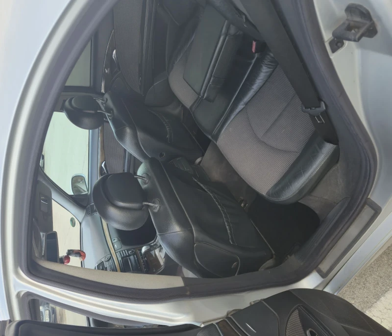 Mercedes-Benz E 270 Avangarde, снимка 9 - Автомобили и джипове - 52216359