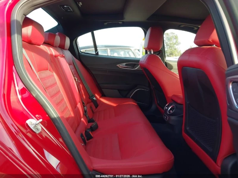 Alfa Romeo Giulia VELOCE * АвтоКредит* Цена до БГ, снимка 8 - Автомобили и джипове - 53483961