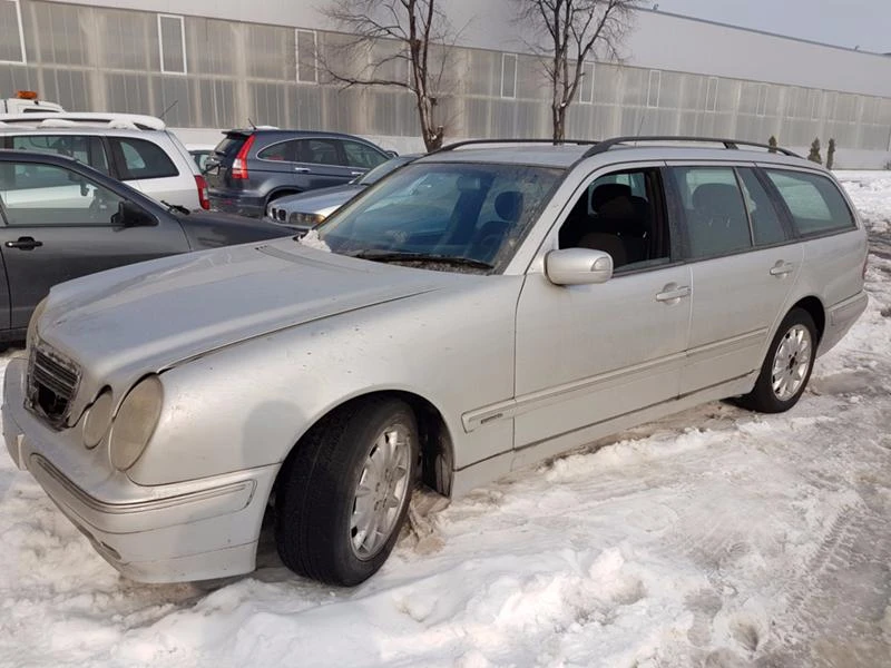 Mercedes-Benz E 220 220 CDI Facelift Elegance, снимка 2 - Автомобили и джипове - 47459780