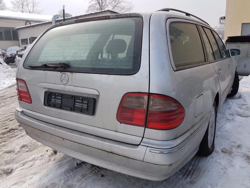 Mercedes-Benz E 220 220 CDI Facelift Elegance, снимка 4 - Автомобили и джипове - 47459780