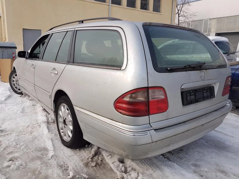 Mercedes-Benz E 220 220 CDI Facelift Elegance, снимка 5 - Автомобили и джипове - 47459780