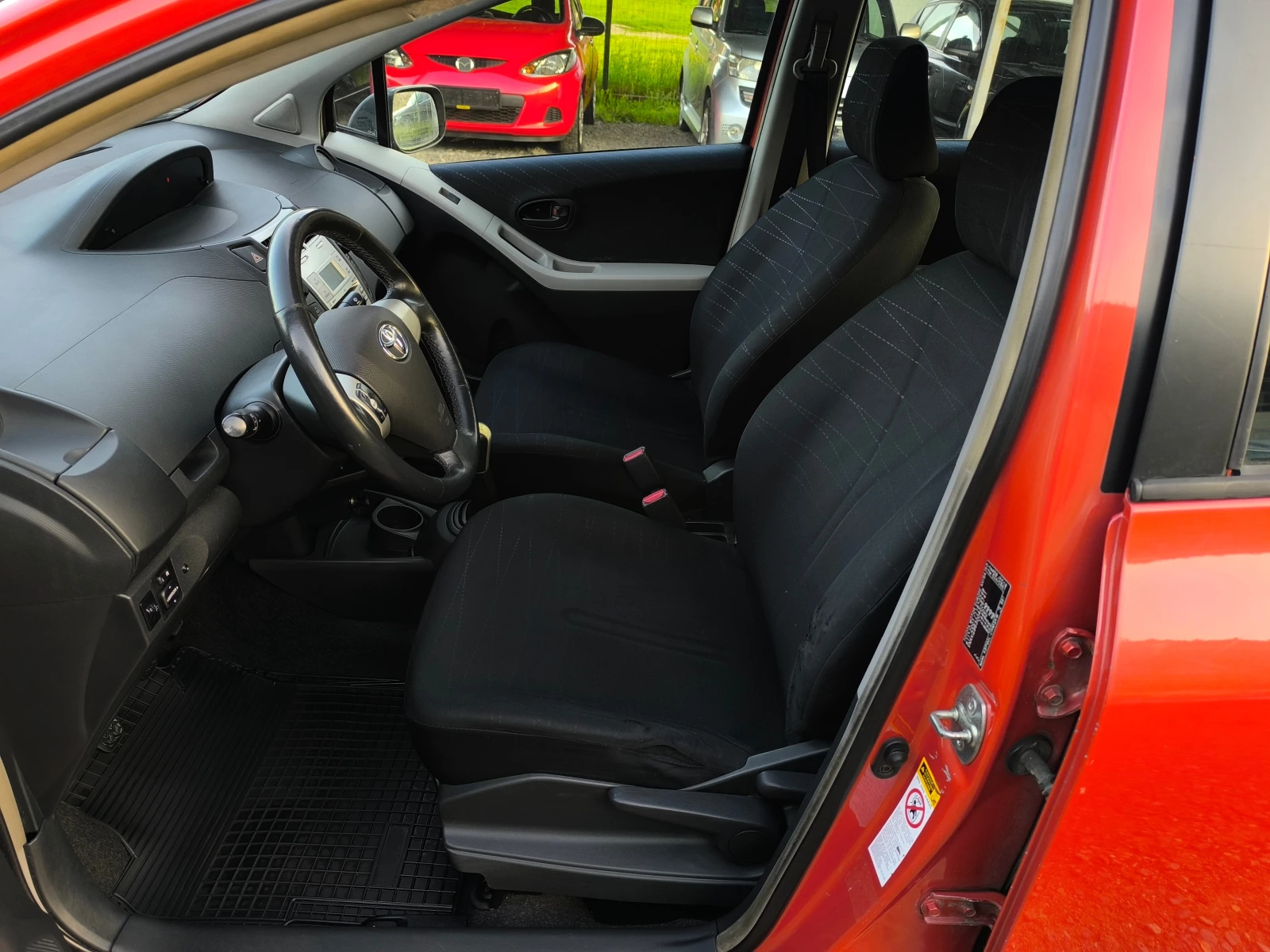 Toyota Yaris -1.0i-70кс-(двигател със верига)-КЛИМАТИК- - изображение 9
