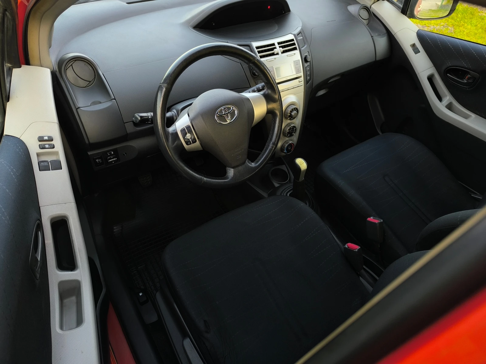 Toyota Yaris -1.0i-70кс-(двигател със верига)-КЛИМАТИК- - изображение 10