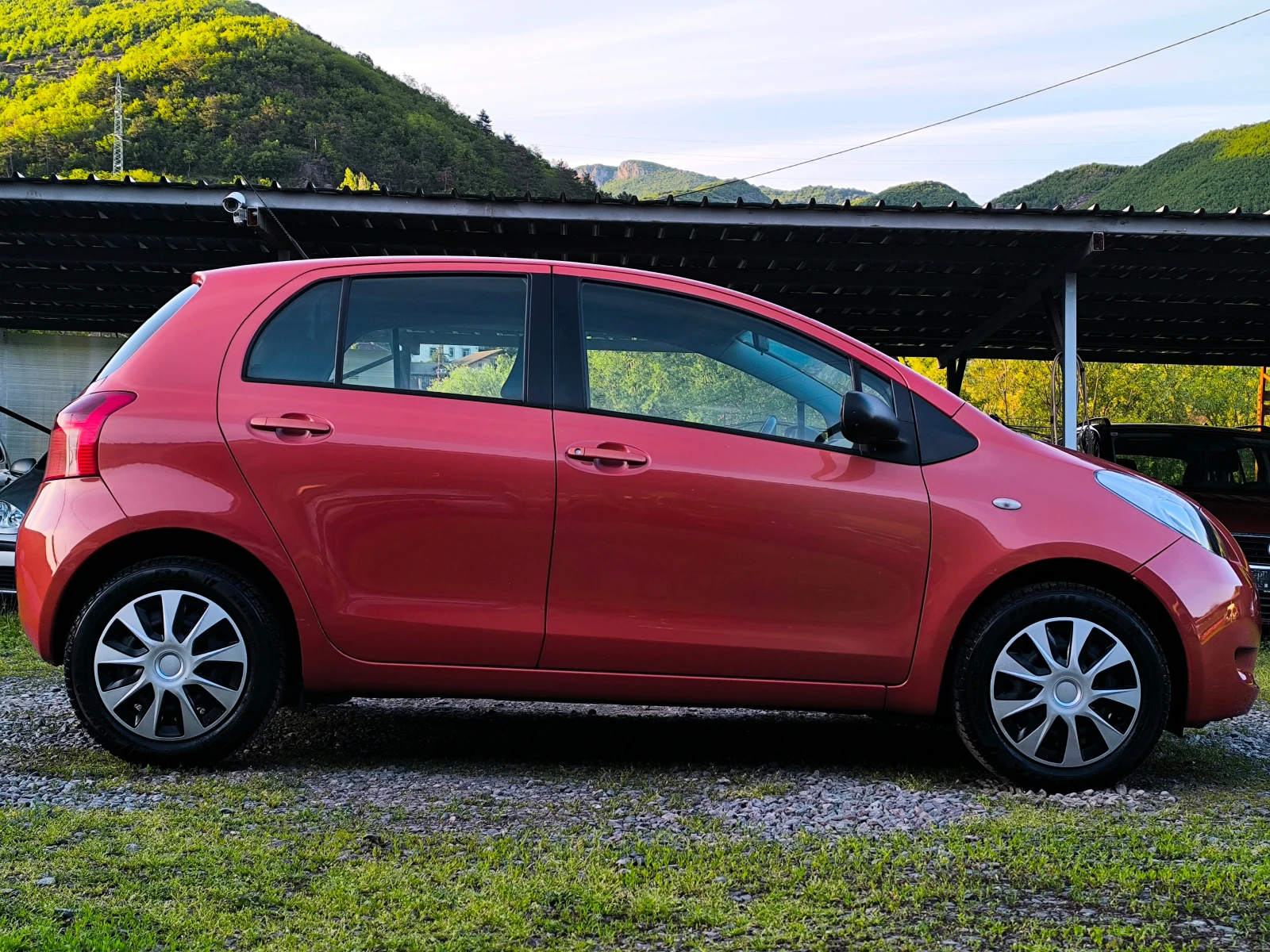 Toyota Yaris -1.0i-70кс-(двигател със верига)-КЛИМАТИК- - изображение 2