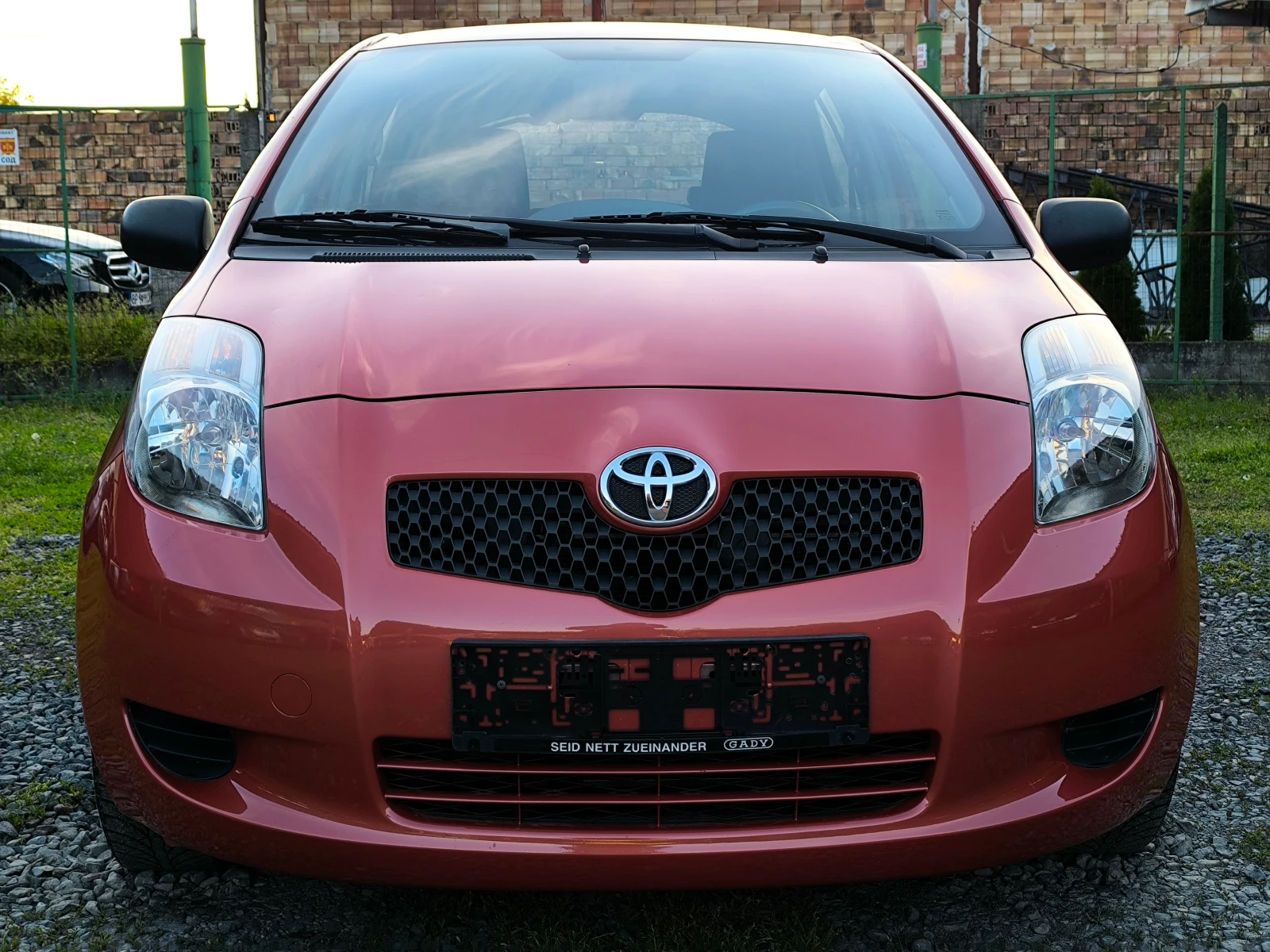 Toyota Yaris -1.0i-70кс-(двигател със верига)-КЛИМАТИК- - изображение 8