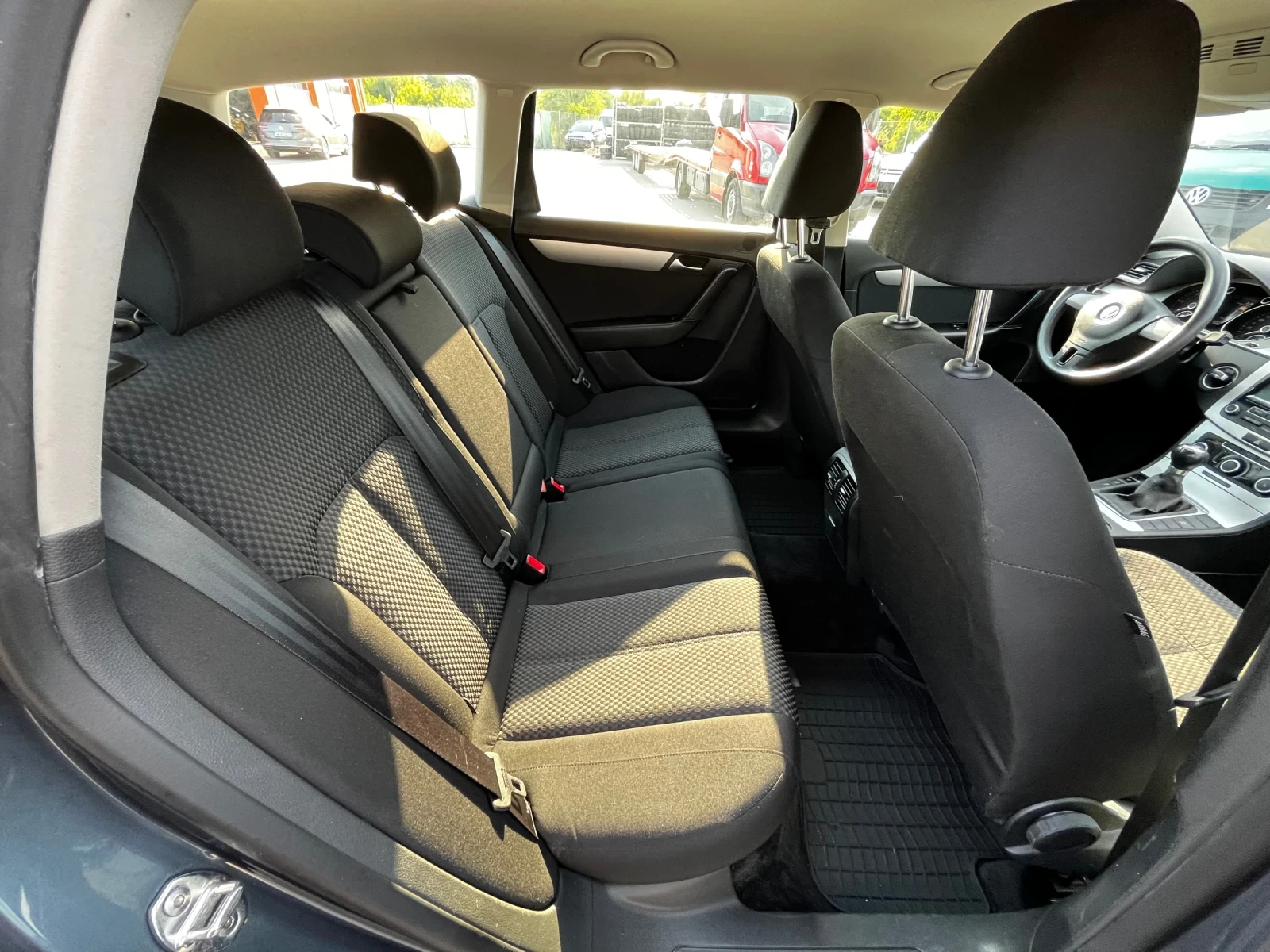 VW Passat 1.6TDi 105кс 6 скорости | Mobile.bg — изображение 12