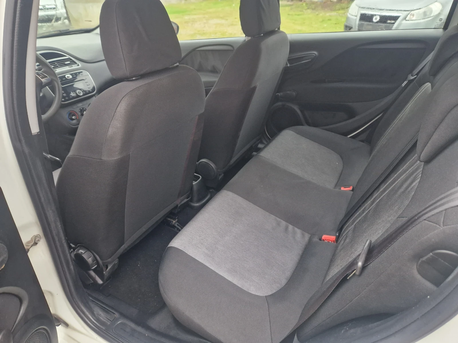 Fiat Punto 1 4i, 78кс, 15г, 5вр.фабр.газов инжекц.Италия, снимка 11 - Автомобили и джипове - 53661540