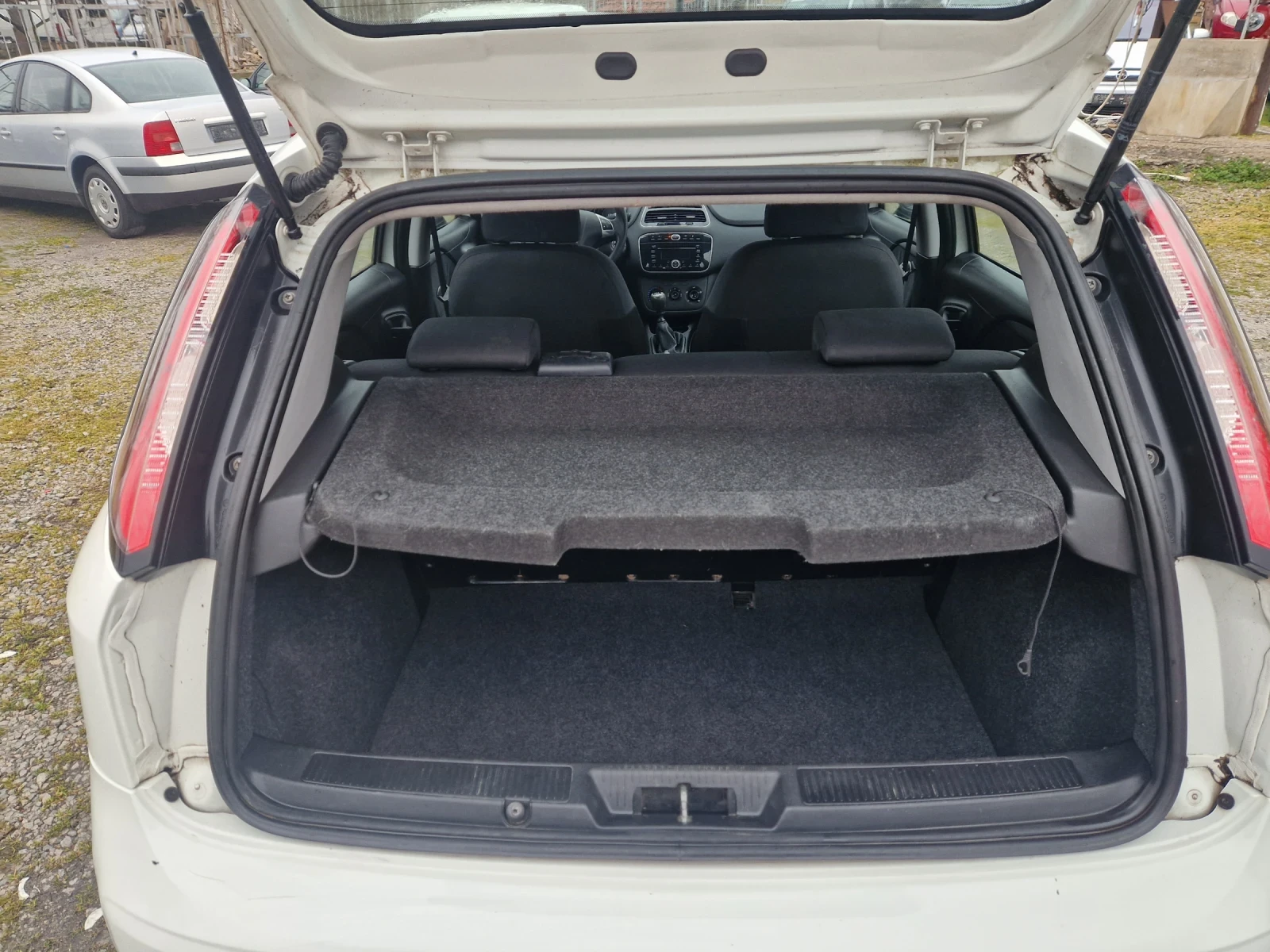 Fiat Punto 1 4i, 78кс, 15г, 5вр.фабр.газов инжекц.Италия, снимка 14 - Автомобили и джипове - 53661540