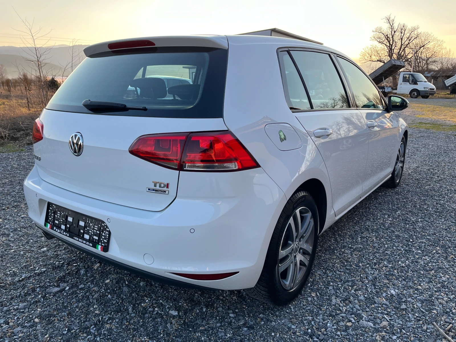VW Golf 1.6 TDi AVTOMATiK, снимка 5 - Автомобили и джипове - 53730231