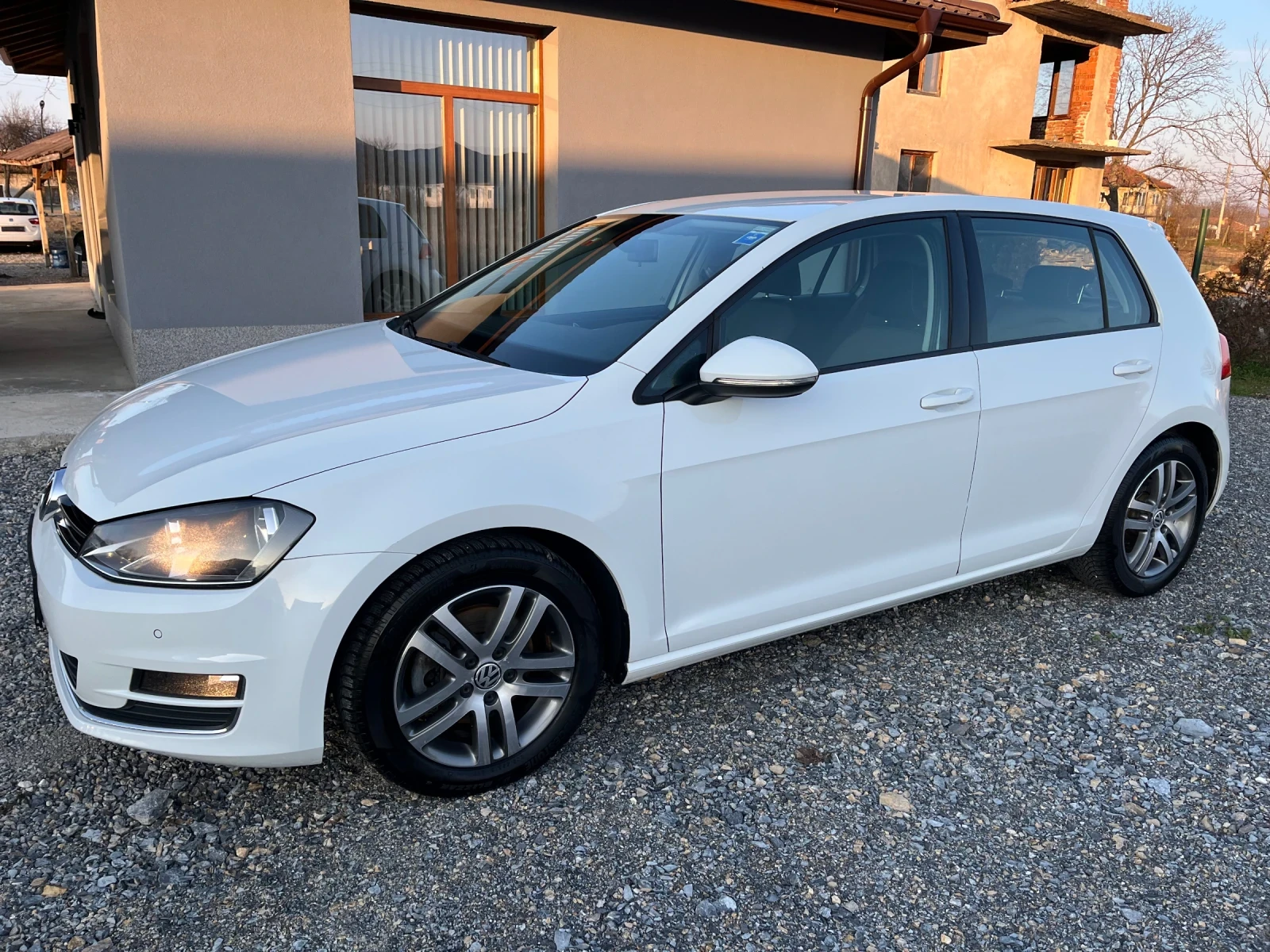 VW Golf 1.6 TDi AVTOMATiK, снимка 6 - Автомобили и джипове - 53730231