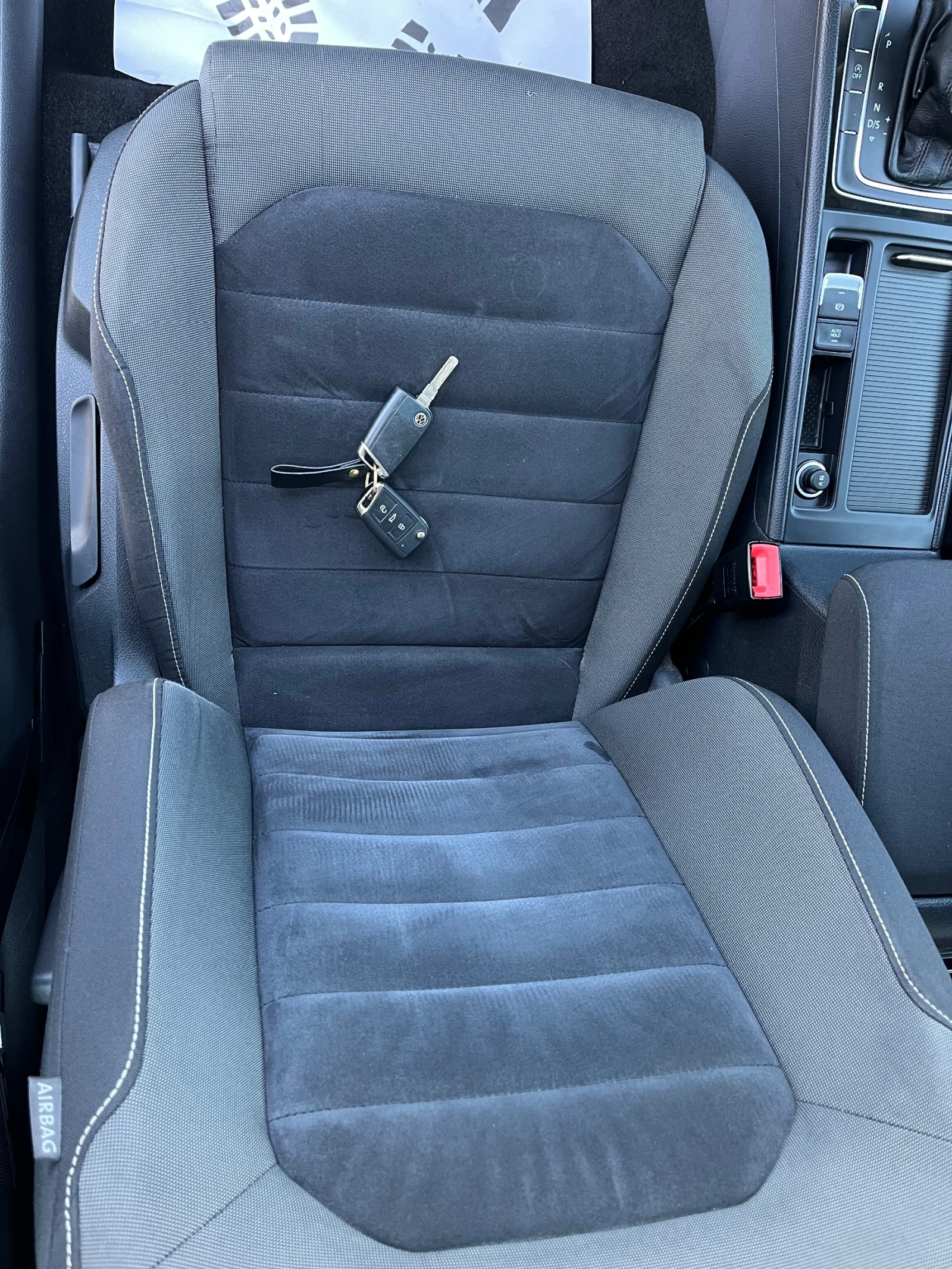 VW Golf 1.6 TDi AVTOMATiK, снимка 15 - Автомобили и джипове - 53730231