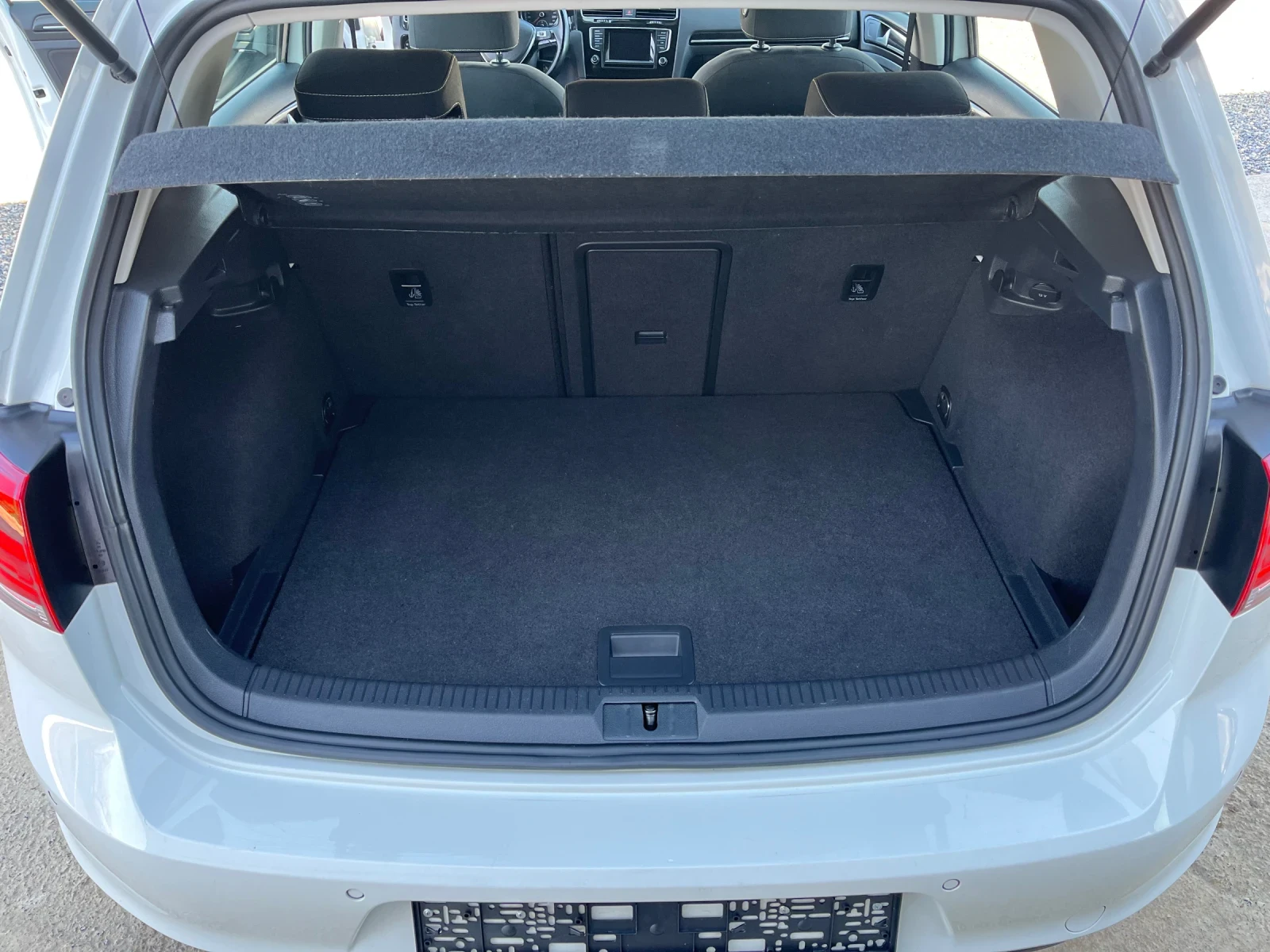 VW Golf 1.6 TDi 7Speed/DSG, снимка 14 - Автомобили и джипове - 53730231