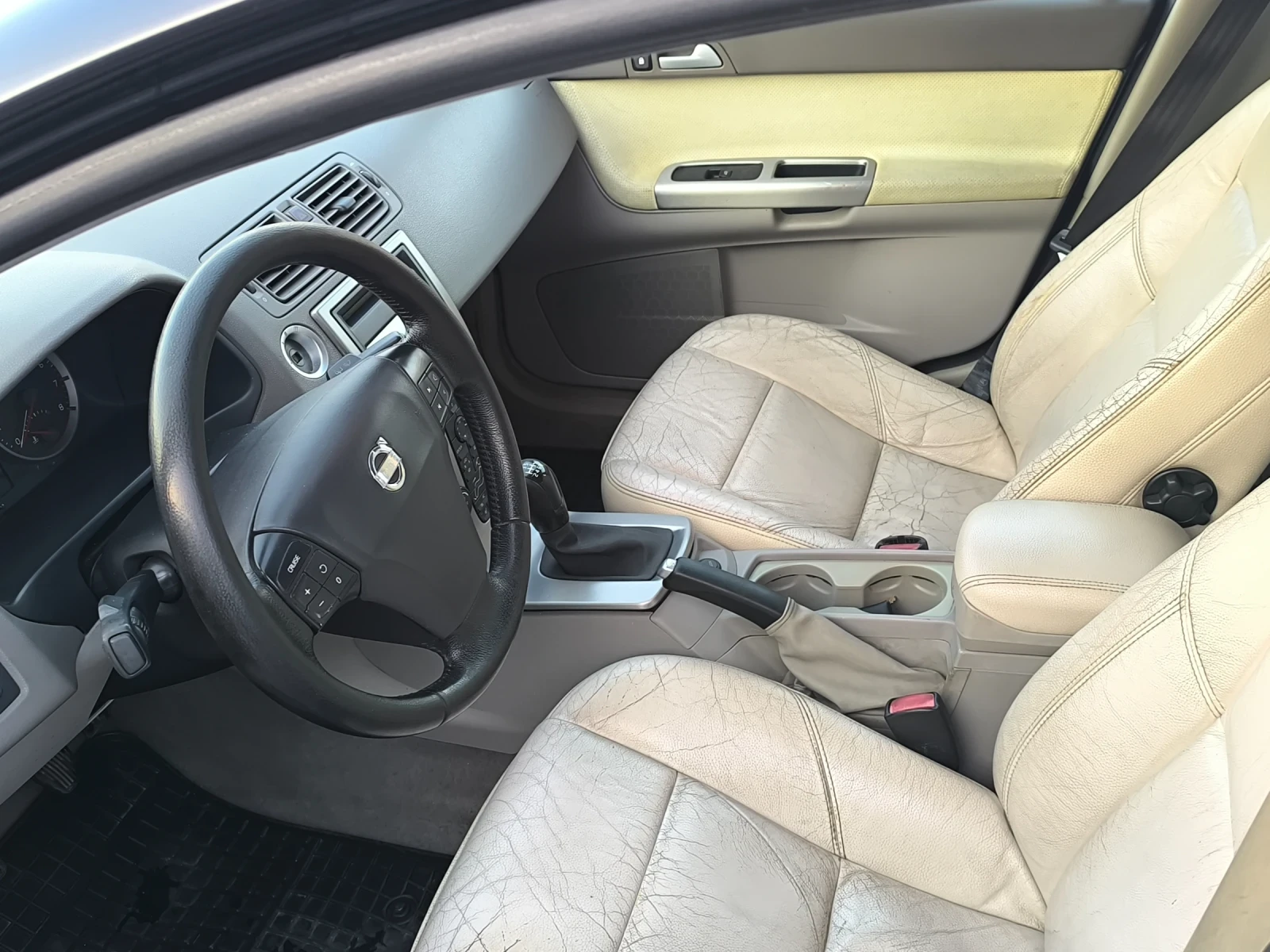 Volvo V50 T5 AWD 2.5i 4x4 TURBO, КОЖА, КСЕНОН, ГАЗ., снимка 11 - Автомобили и джипове - 53738346