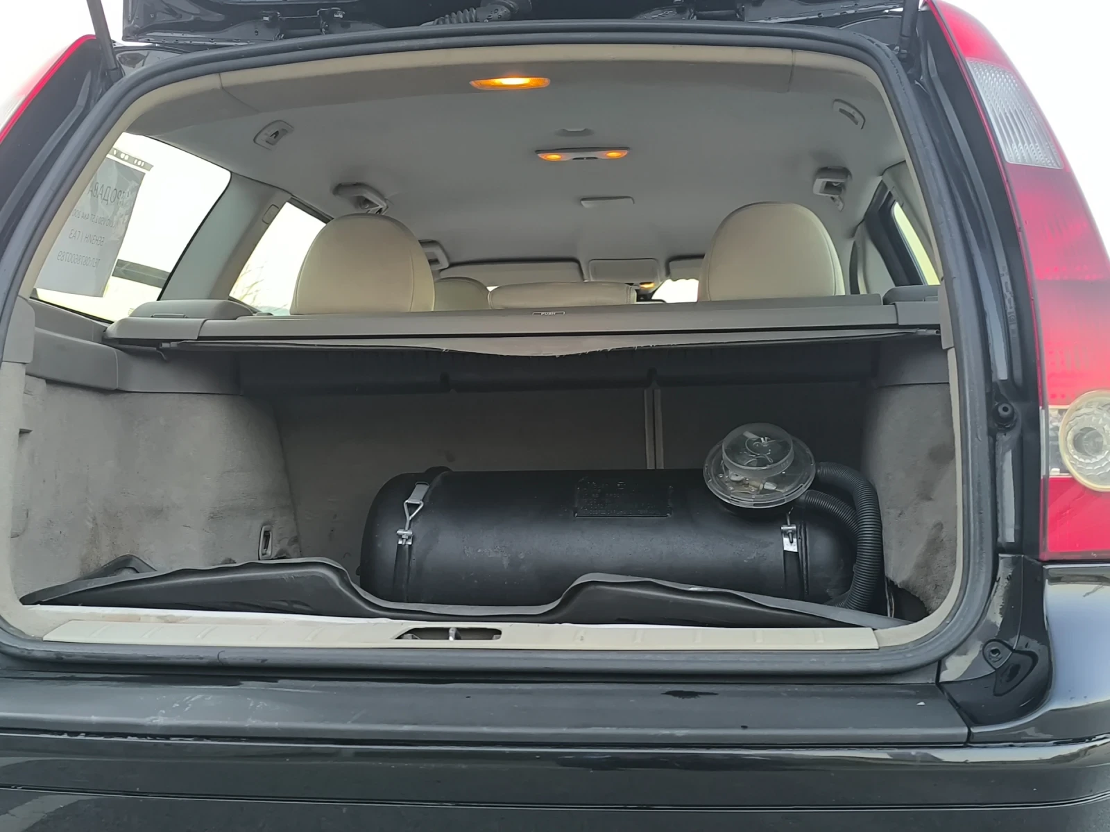 Volvo V50 T5 AWD 2.5i 4x4 TURBO, КОЖА, КСЕНОН, ГАЗ., снимка 16 - Автомобили и джипове - 53738346