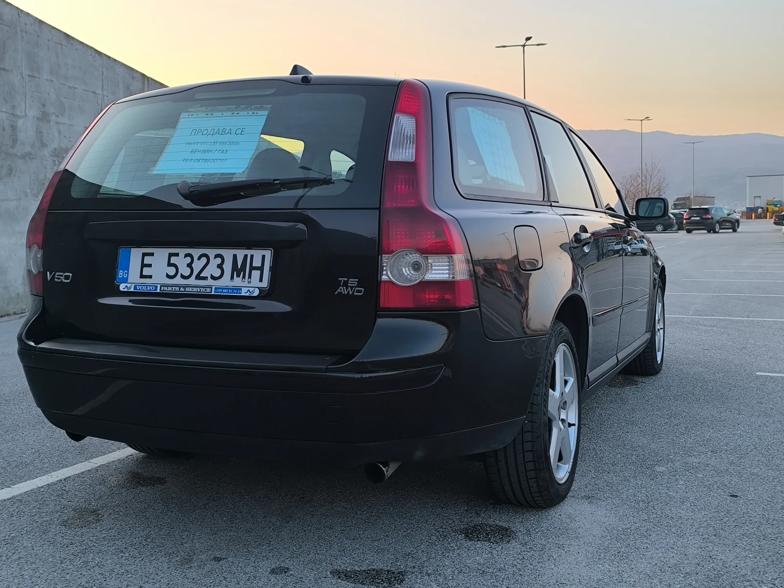 Volvo V50 T5 AWD 2.5i 4x4 TURBO, КОЖА, КСЕНОН, ГАЗ., снимка 2 - Автомобили и джипове - 53738346