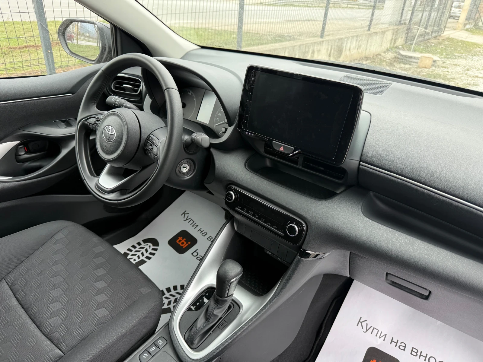 Toyota Yaris 1.5 Hybrid, снимка 12 - Автомобили и джипове - 53923821