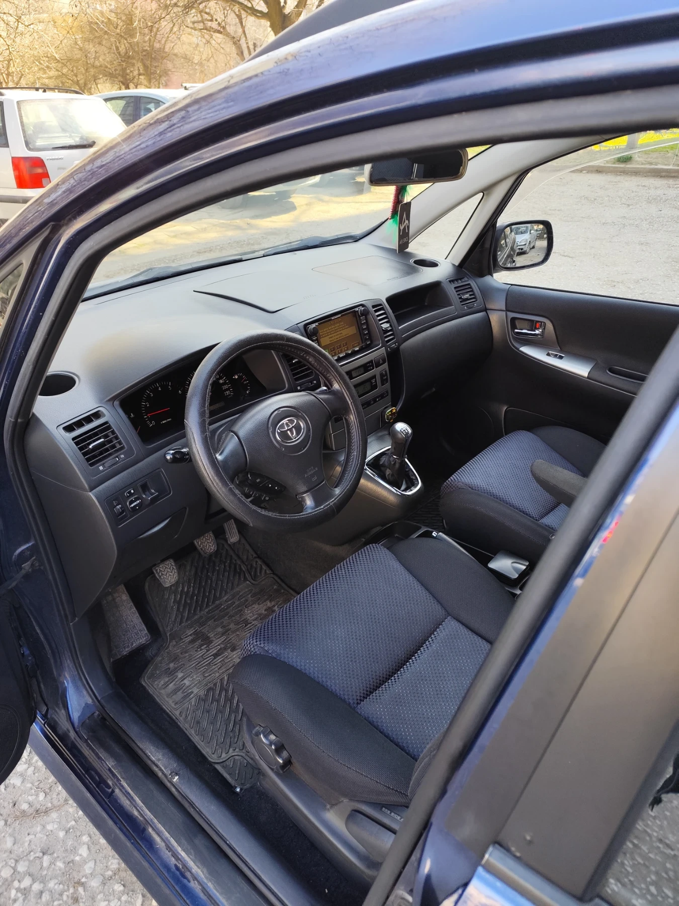 Toyota Corolla verso, снимка 8 - Автомобили и джипове - 54346897