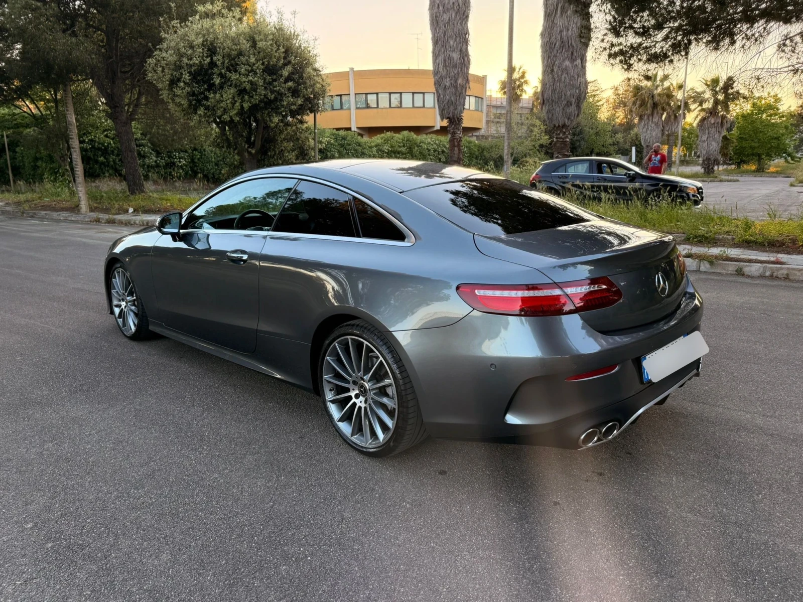 Mercedes-Benz E 220 d, снимка 5 - Автомобили и джипове - 54748018
