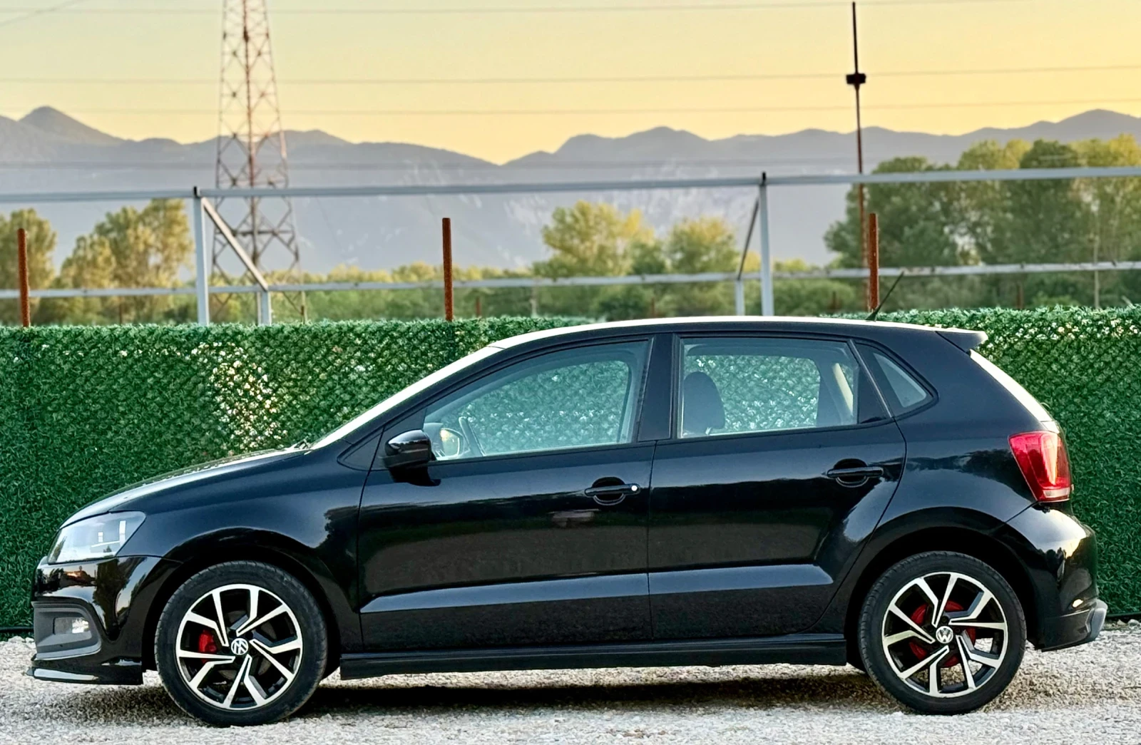 VW Polo 1.2i //R-LINE, снимка 3 - Автомобили и джипове - 54840587