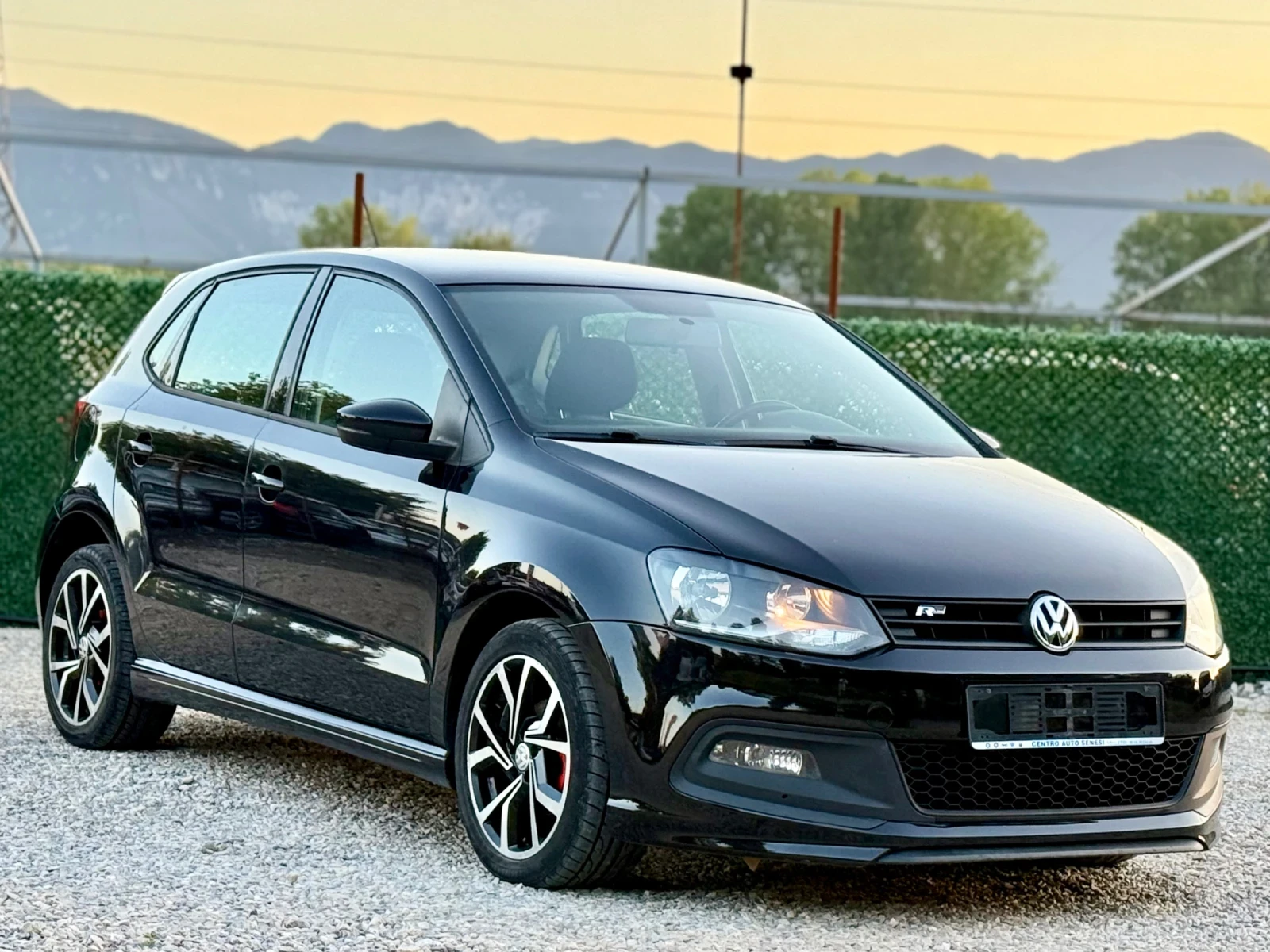 VW Polo 1.2i //R-LINE, снимка 8 - Автомобили и джипове - 54840587